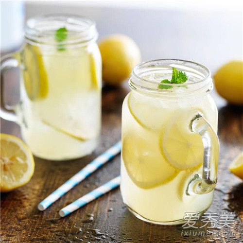 喝柠檬水可以晒太阳吗 喝柠檬水后多久可以晒太阳