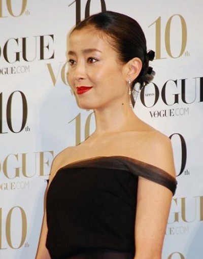 日本女性时尚颁奖礼发型增彩
