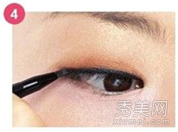 单眼皮化妆技巧：巧用眼线眼影扩大双眼