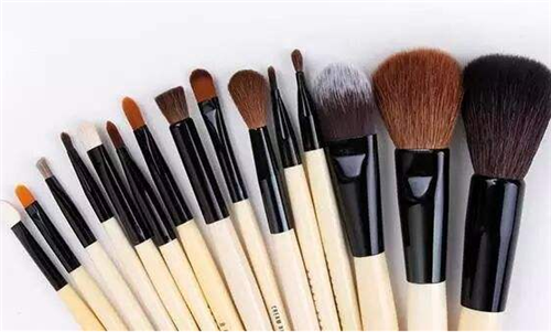 初学者学化妆需要的基本工具有哪些 必不可少的基本工具有哪些