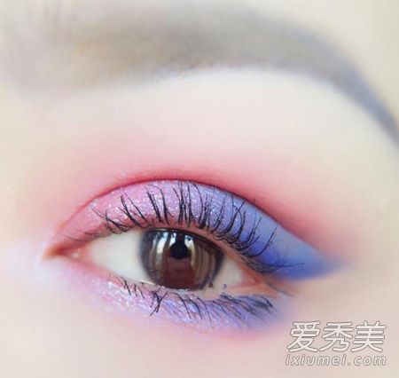 创造101刘人语蓝色眼影是什么牌子 蓝色眼影妆的画法步骤图解