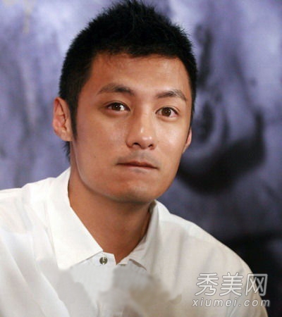 男生露额发型 陈冠希谢霆锋谁更男人味？