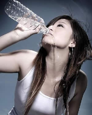 女人14种喝水法养出美丽肌肤