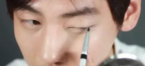 《步步惊心：丽》韩国男星怎么画眼线？