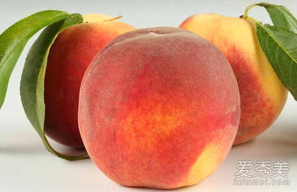 夏天吃什麼水果皮膚會變白？