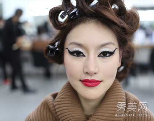 彩妆师后台揭秘 超模秀场流行彩妆