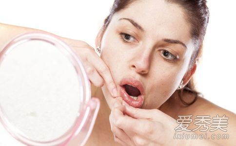 那个来狂冒痘?女生必学生理周期肌肤保养法 痘痘怎么快速消除