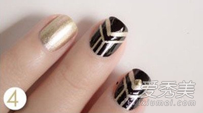 自制黑色+金色炫酷拼接美甲（图）