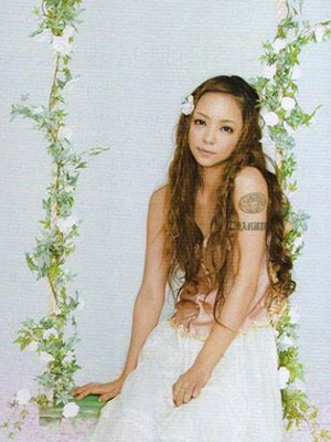 安室奈美惠最新杂志绝美发型