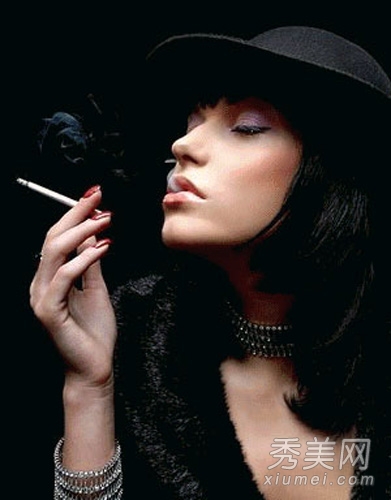 女性抽烟小心“毁容” 粉刺皱纹4大伤害