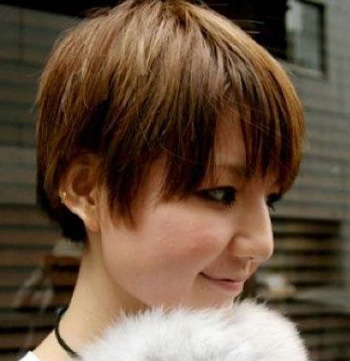 街拍东京靓女8款最新发型