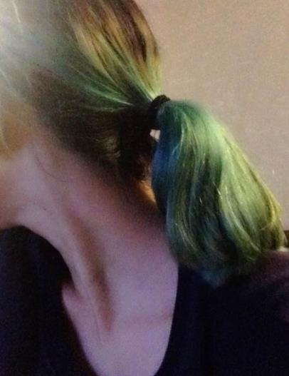 頭發染成綠色是一種什麼體驗 綠色頭發褪色後什麼顏色