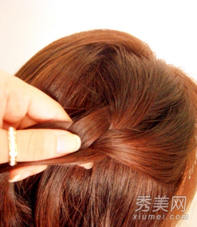 中卷發怎麼盤 韓式麻花辮編盤發圖解
