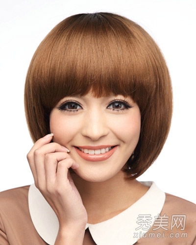 小脸美女适合的发型 蘑菇头甜美减龄