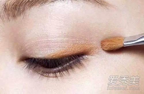 模仿Baby允儿橘色妆容 图解橘色眼影画法 眼影画法