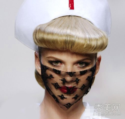 圣诞节亮眼彩妆 超模示范霸气“红妆”