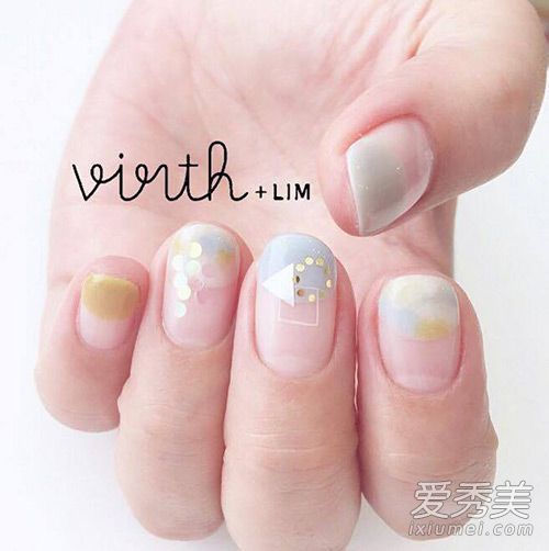 2016春天美甲重点：清新感十足的雾面与留白 美甲图片2016款式