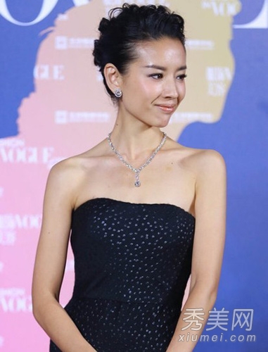 董洁示范 时尚款潮女范中短发发型