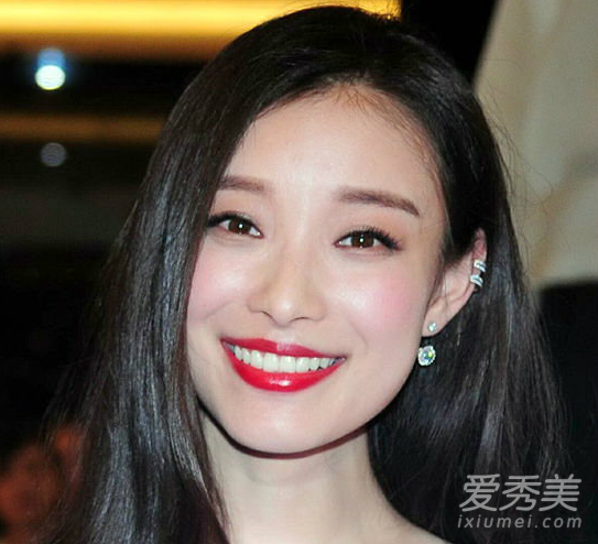 2015女明星红唇妆大PK 谁是年度最美？ 复古红唇妆