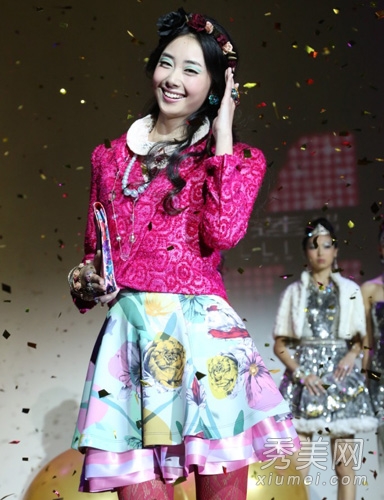 彩妆师后台揭秘 超模秀场流行彩妆