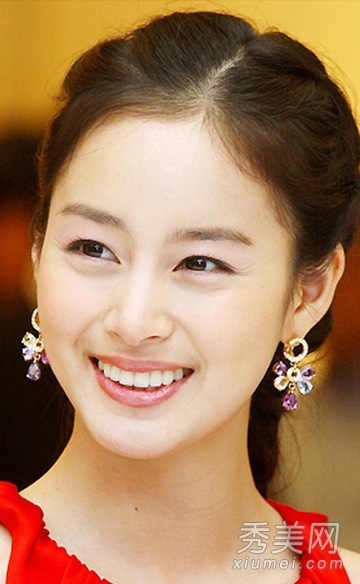 韩国明星教你如何化妆 打造韩剧女主自然妆容