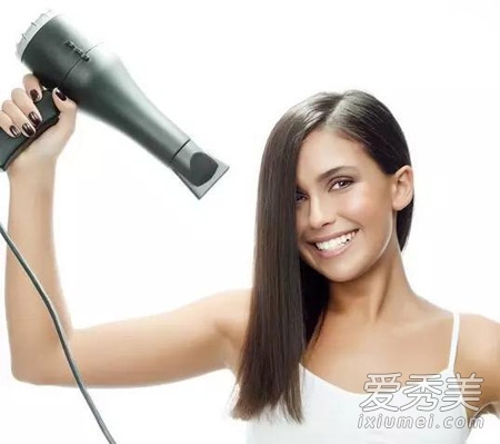 如何让头发快速变干 干发巾使用方法