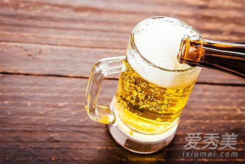 用啤酒洗頭發有什麼好處 用啤酒洗頭發長得快嗎