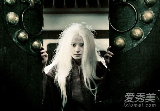 刘亦菲白发变一代妖精 女星白发造型PK谁最惊艳 刘亦菲白发照