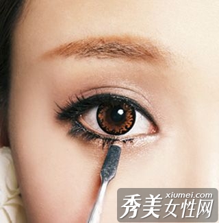 楚楚動人下睫毛妝 陰柔小女人惹人疼