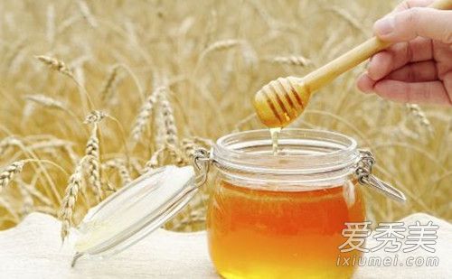鸡蛋清敷脸和蜂蜜做面膜有什么功效 鸡蛋清面膜怎么做