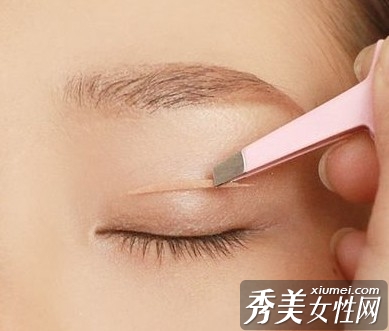 魅惑猫眼妆拥有更立体轮廓