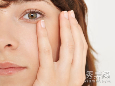 5个护肤急救法 快速消除黑眼圈