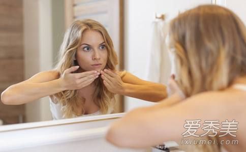那个来狂冒痘?女生必学生理周期肌肤保养法 痘痘怎么快速消除