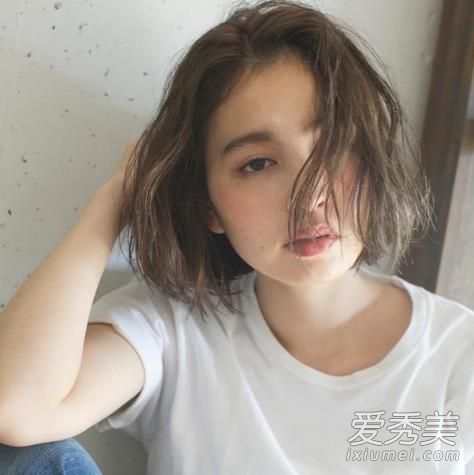 短发染什么颜色显脸白 短发颜色2018款短发
