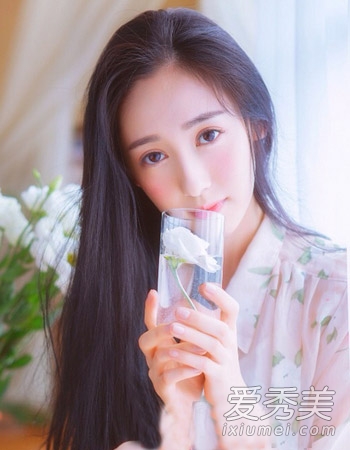 看准脸型找发型 鹅蛋脸适合长发发型推荐