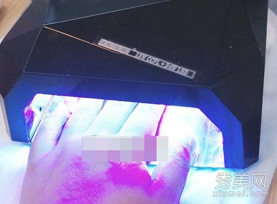 打磨去死皮+烤箱 光療美甲製作過程