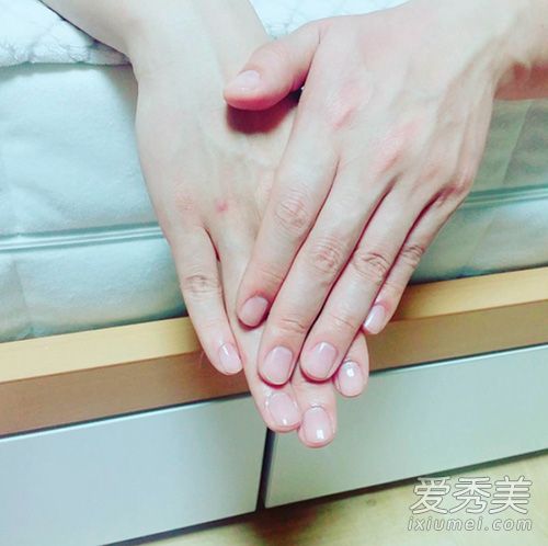 快来跟着日本女孩学习六种美甲保养法 如何保养美甲