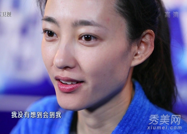 女星跳水不惧素颜整容 王丽坤被赞“女神”
