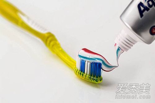 牙膏可以消腫嗎 牙膏可以卸妝嗎