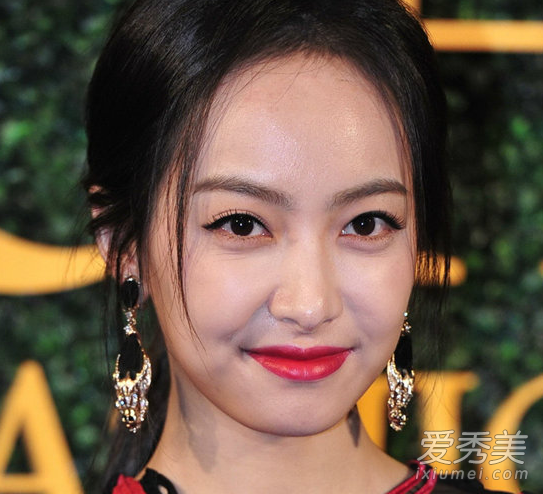 2015女明星红唇妆大PK 谁是年度最美？ 复古红唇妆