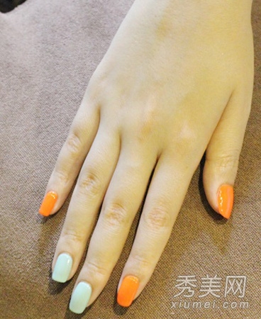 Angelababy开美甲店 教你DIY撞色糖果美甲
