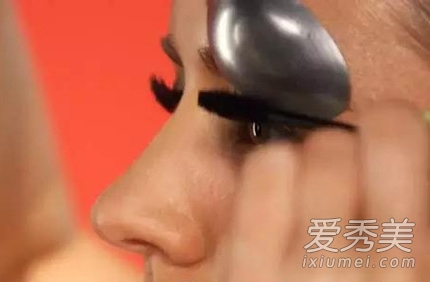 勺子美妆用法：做美甲化妆护肤全搞定