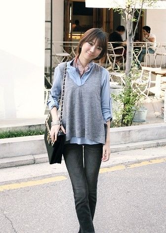 针织马甲甜美的现代服装