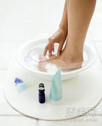 足部去角质：秋季4招为双脚去死皮