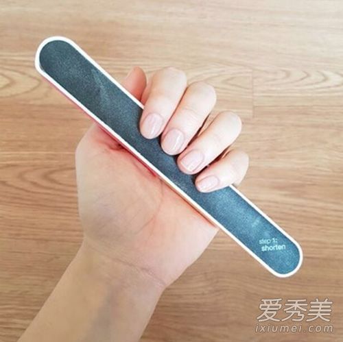 快来跟着日本女孩学习六种美甲保养法 如何保养美甲