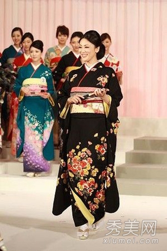 国际小姐日本夺冠 妆容老气25岁似52