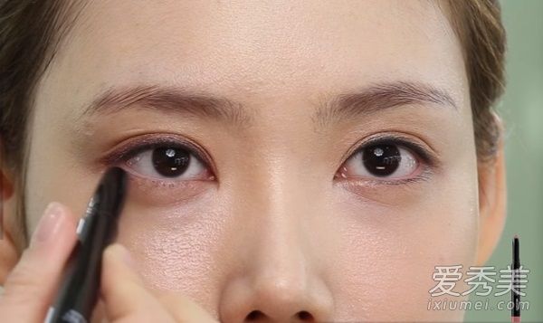亚洲女孩一定要会的大地色眼影的画法 眼影怎么画好看