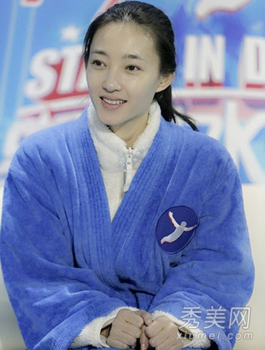 女星跳水不惧素颜整容 王丽坤被赞“女神”