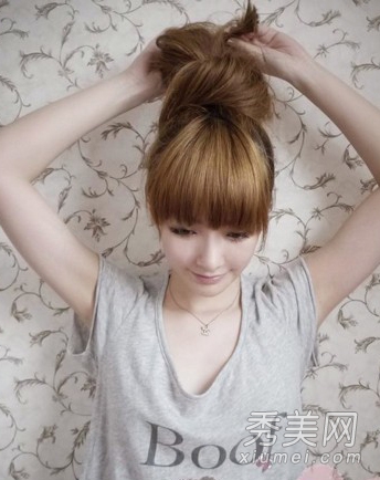 韩式丸子头扎法步骤图解 DIY甜美发型