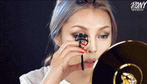 韩国彩妆达人PONY 微博直播“霉霉仿妆” PONY化妆视频